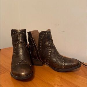 Very Volatile Spears Bootie size 8